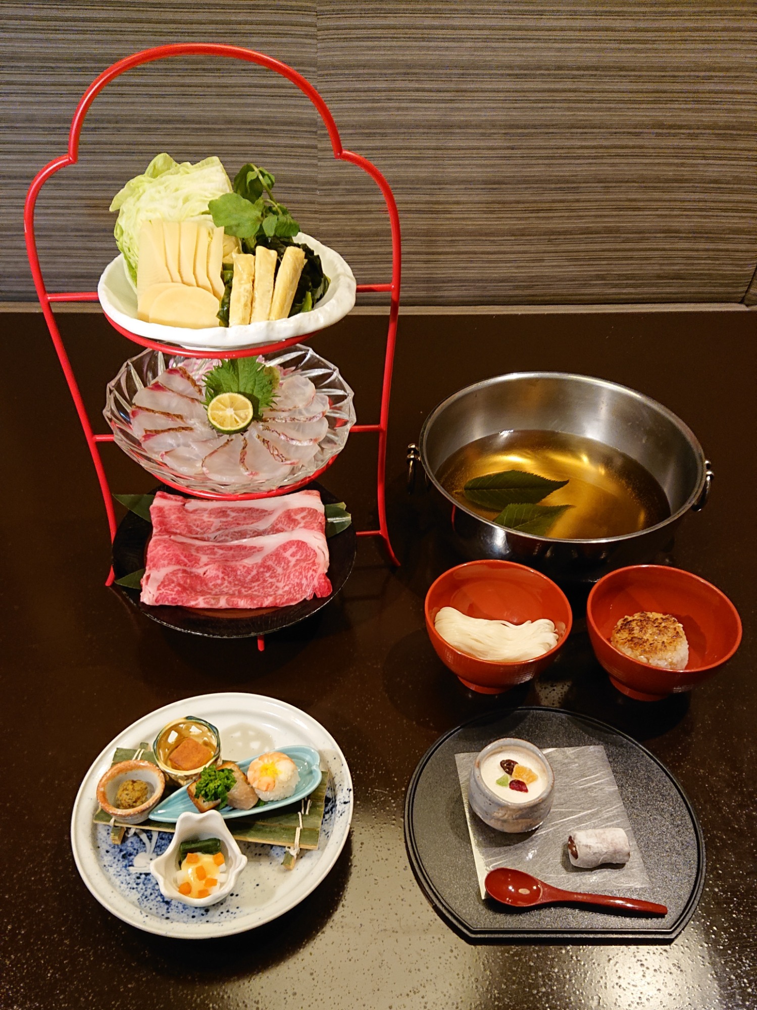 旬の食材満載 4月限定の春鍋 桜鯛と和牛の春しゃぶ鍋コース Grand Front Osaka Shops Restaurants
