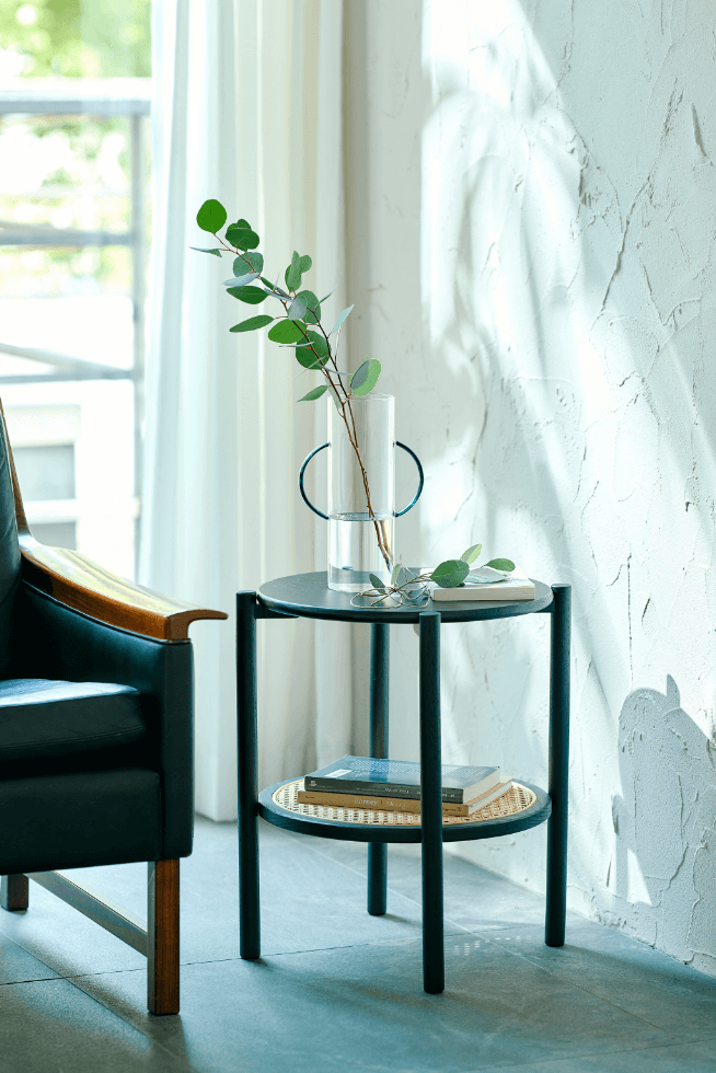 ラタン調のシートで空間を軽やかに。