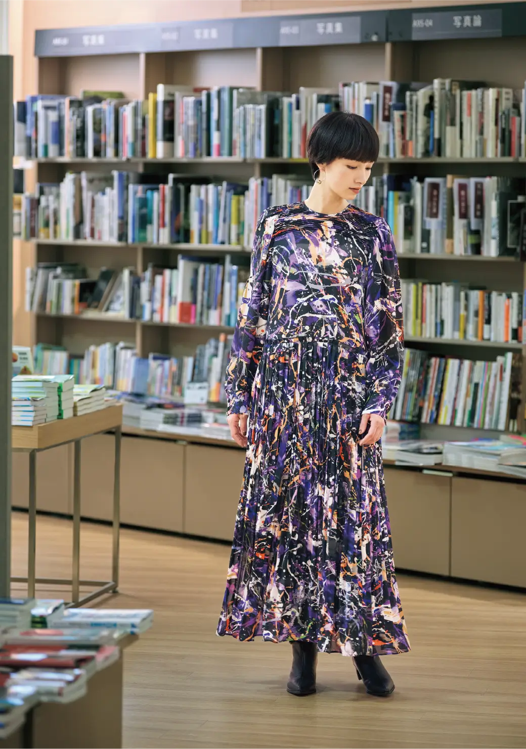 芸術の秋を彩ってくれるアートピースのような一着