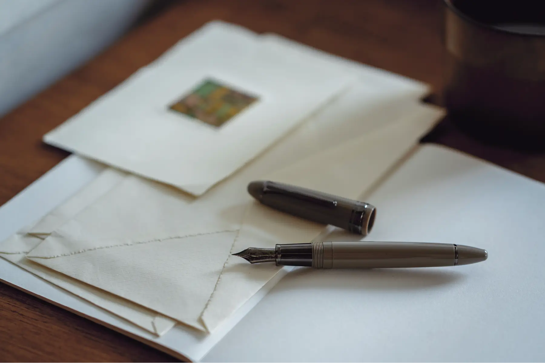 滑らかな書き心地に言葉と思いをのせて