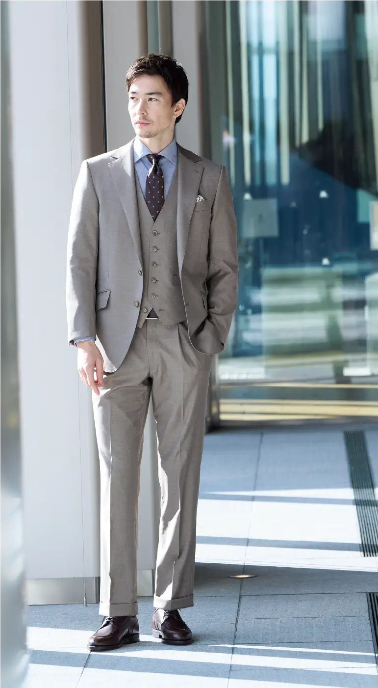 春をまとうベージュのスリーピース