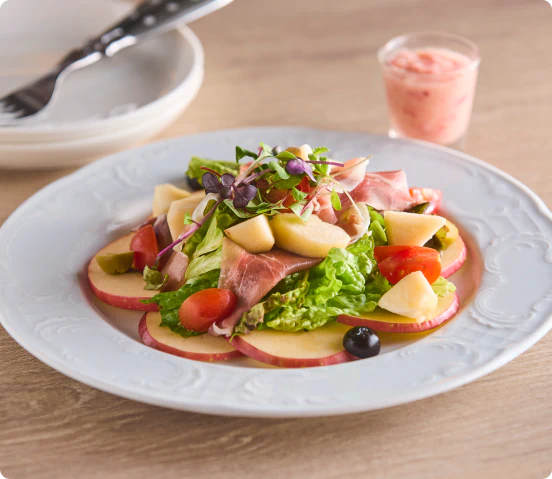 〈ディナー限定〉青森県のリンゴのサラダ＆ドレッシング