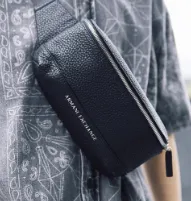 エコレザーボディバッグ