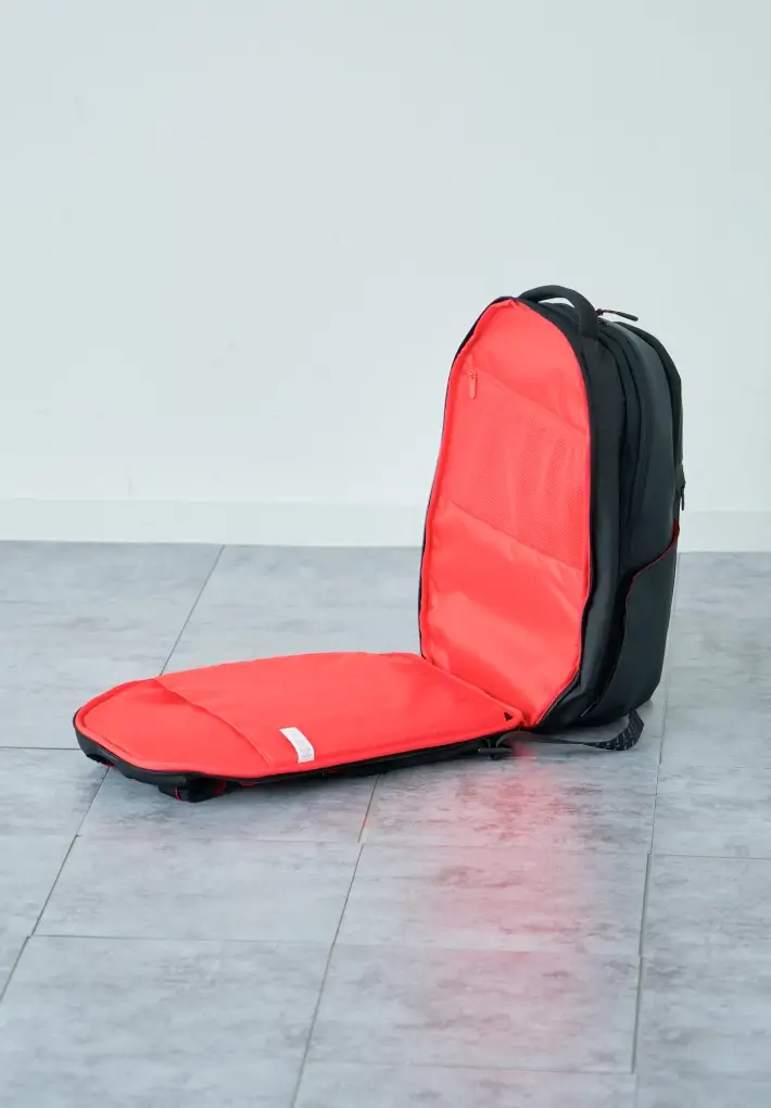 UNDER ARMOUR BRAND HOUSE