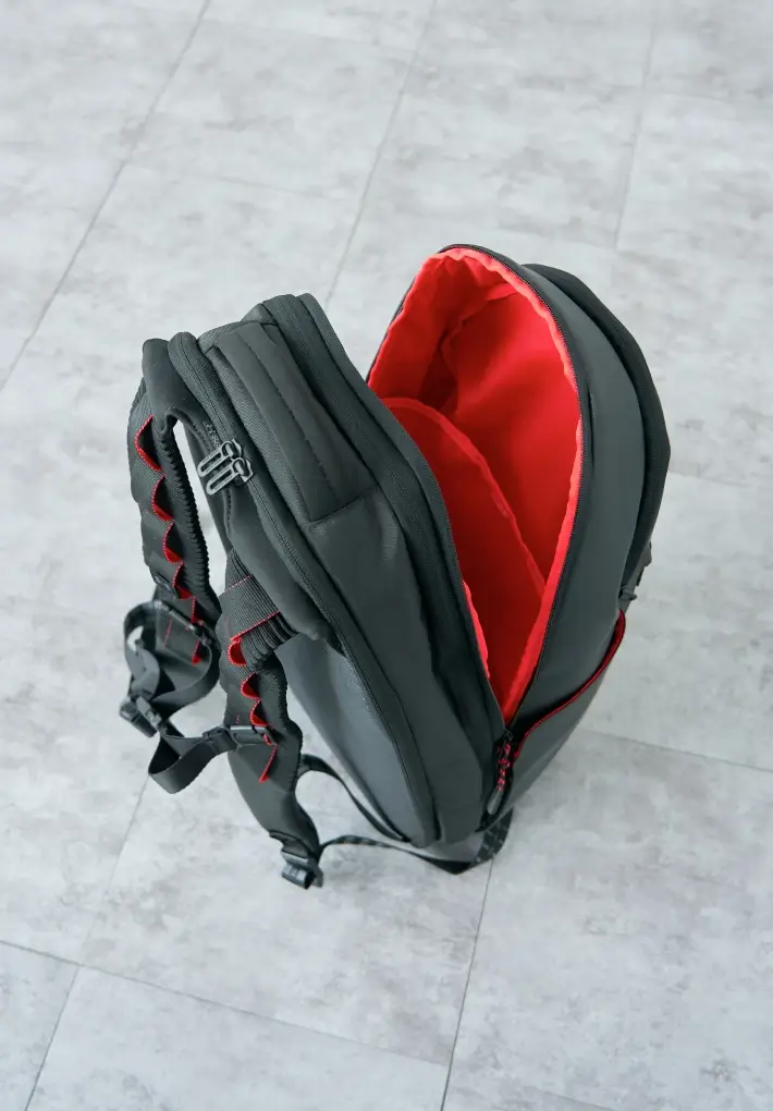 UNDER ARMOUR BRAND HOUSE